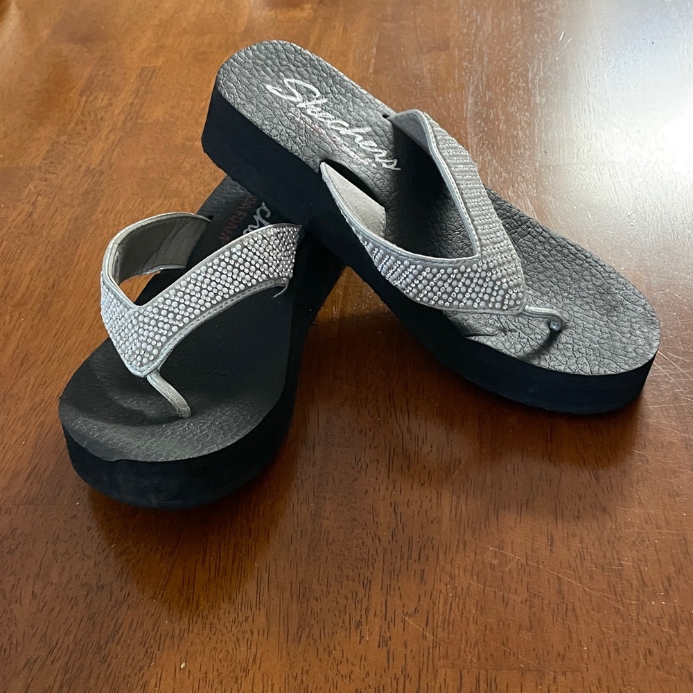 Skechers Women's Black and Gray Sandals